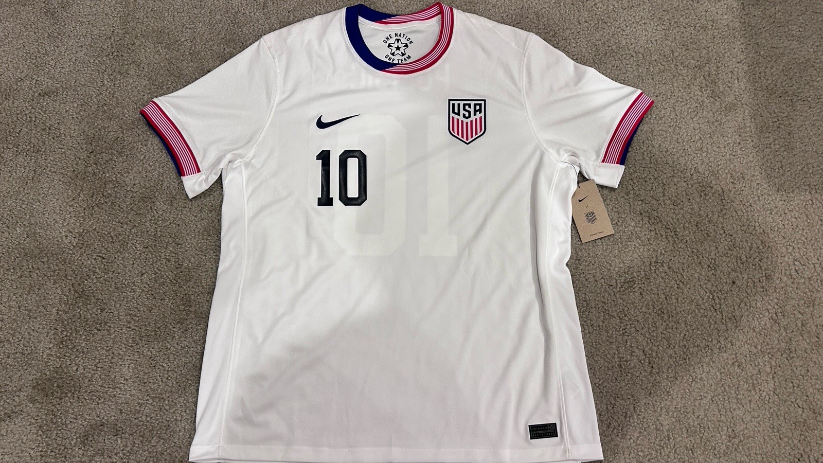 CHRISTIAN PULISIC Autographed White Team USA #10 Home Jersey PANINI COA