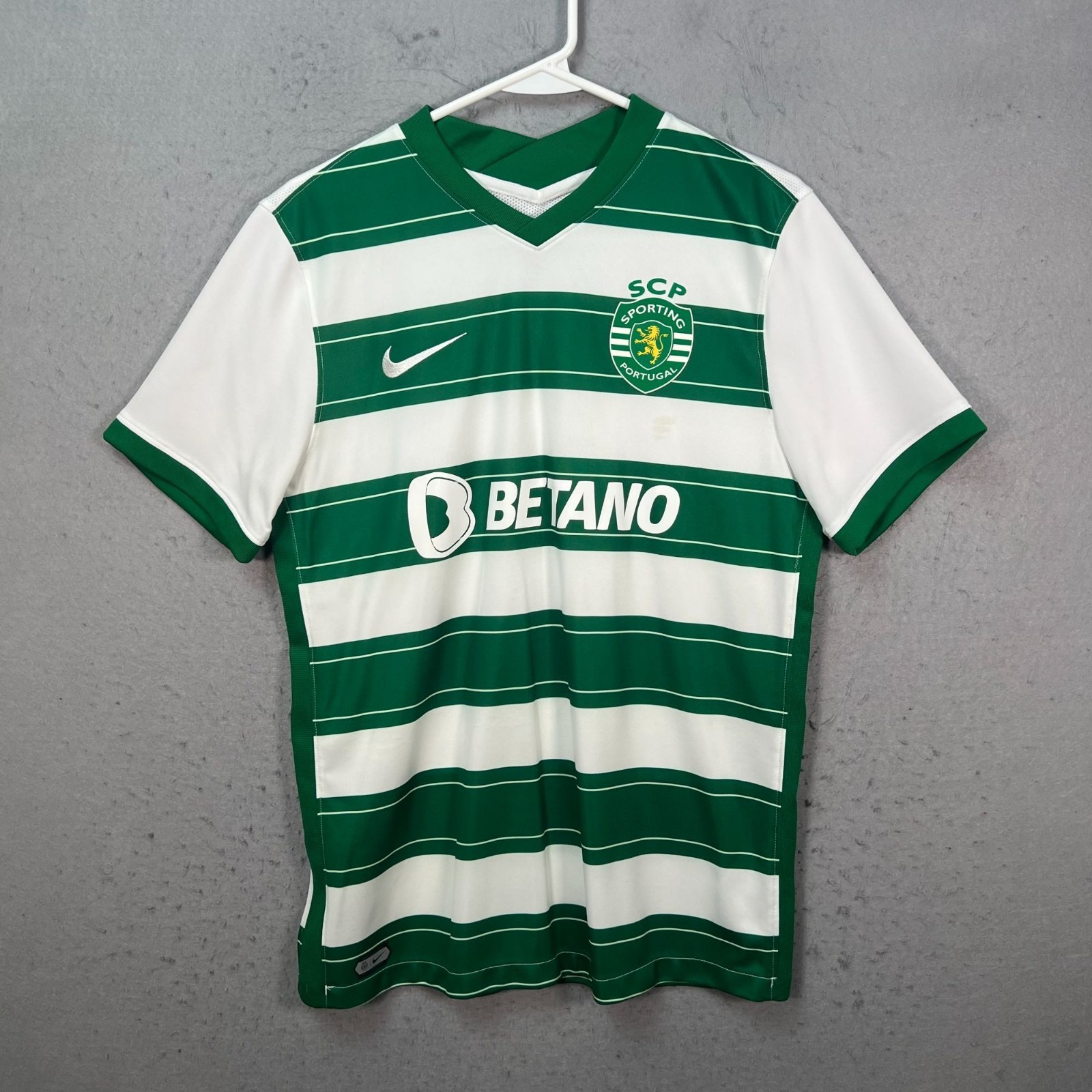 Nike Portugal 2022/23 Home Jersey Green & White Striped Soccer Shirt Size Small