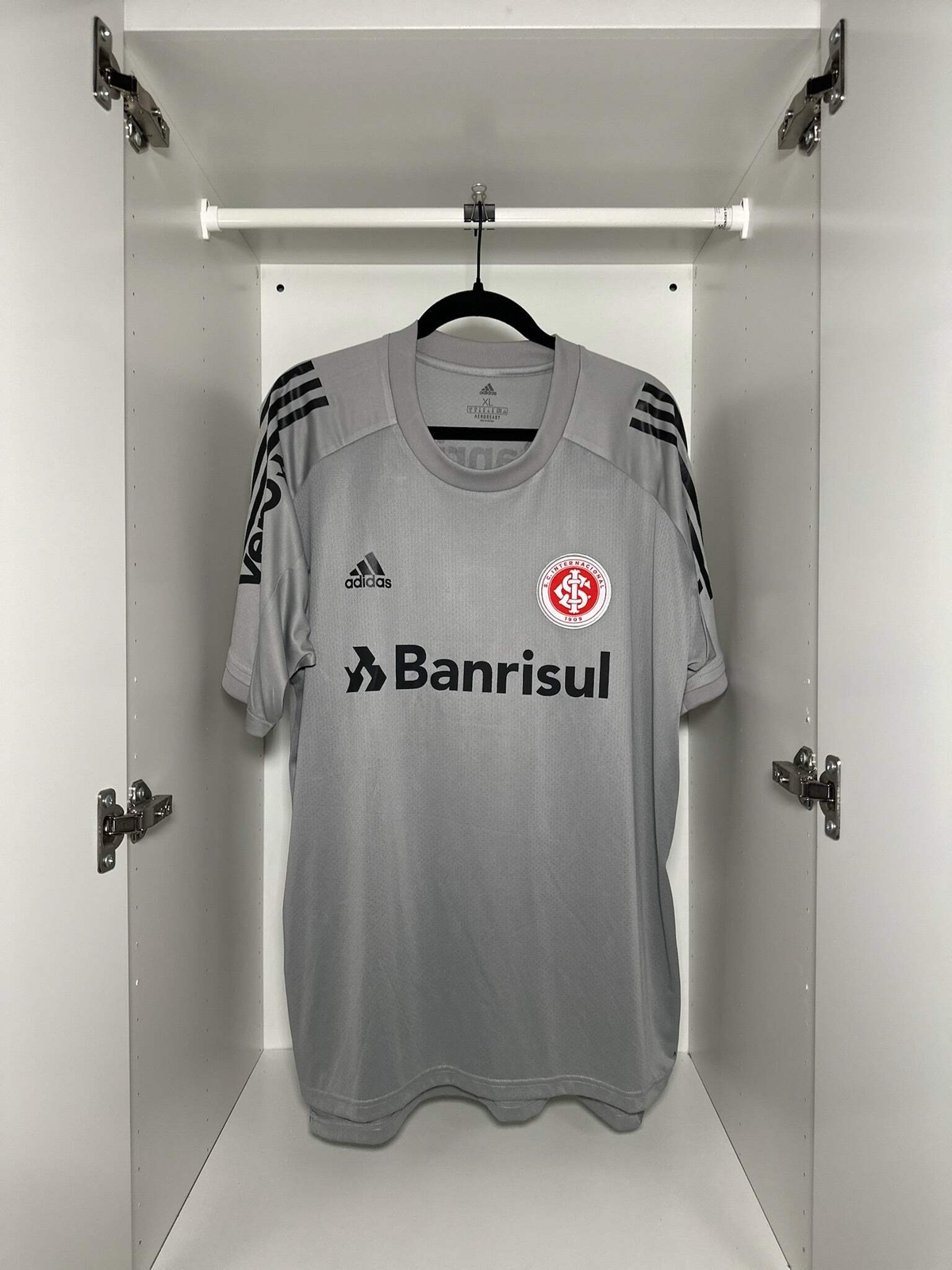 Internacional – adidas – 2020/2021 – TRAINING Kit