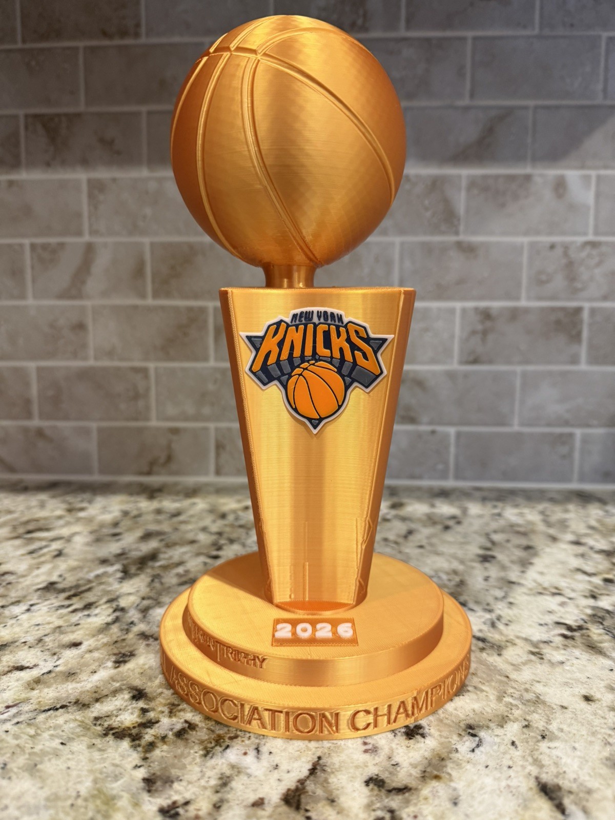 2026 NEW YORK KNICKS NBA CHAMPIONS TROPHY gold pla Larry O’Brien 10 inches