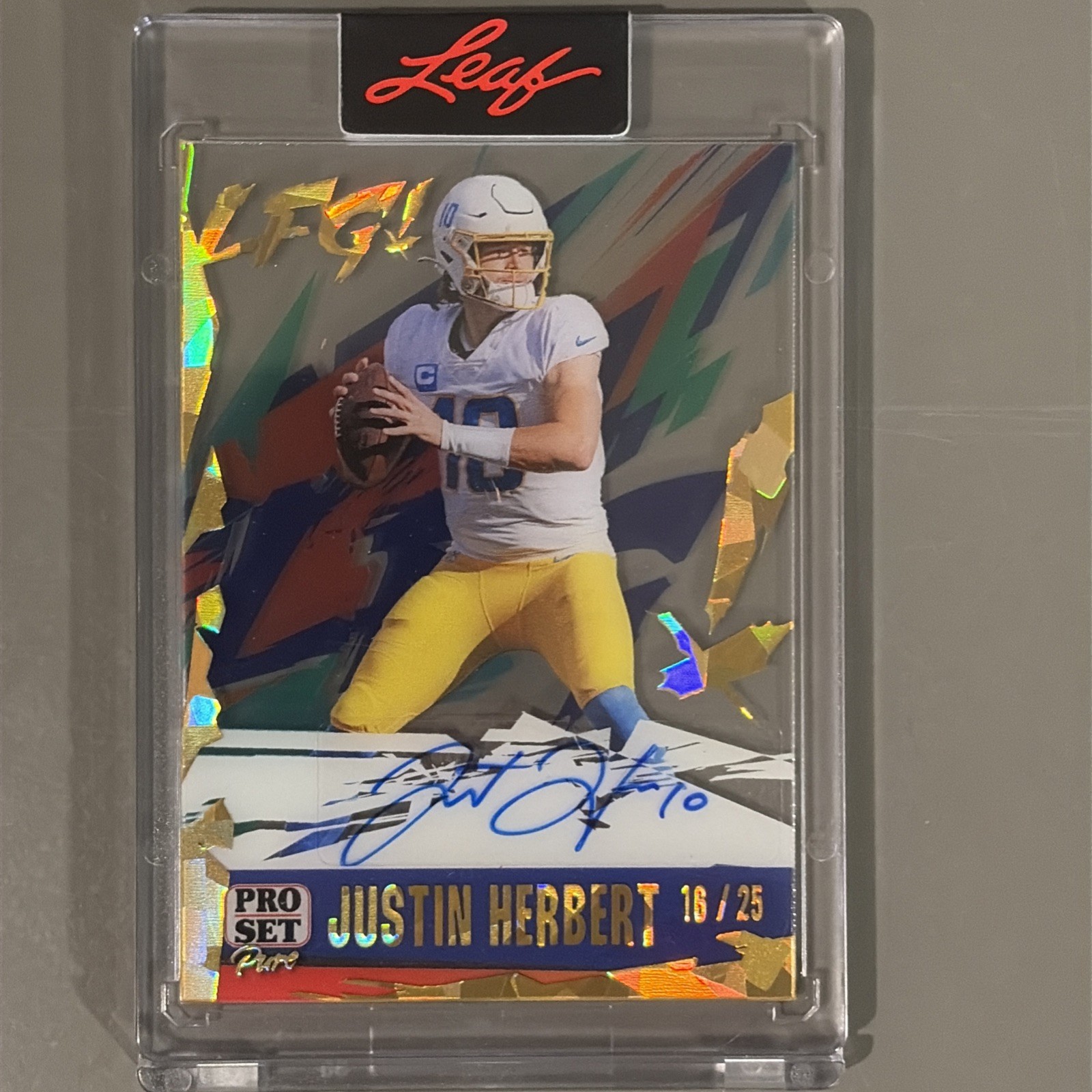 2023 Leaf Pro Set Pure Justin Herbert Auto Autograph LFG Gold 16/25 Encased
