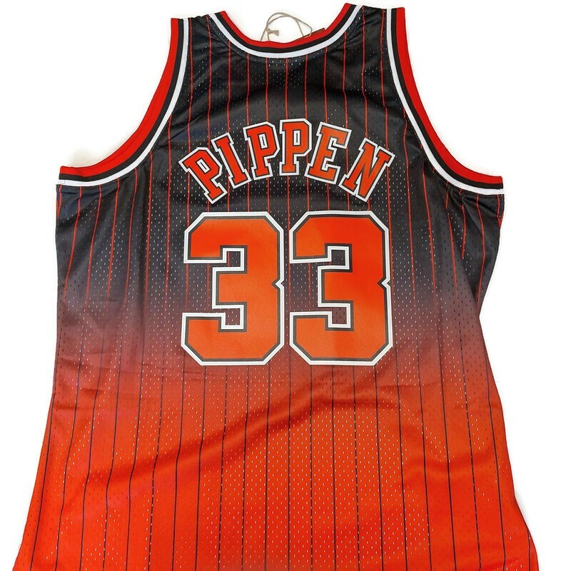 Mitchell Ness NBA Chicago Bulls Scottie Pippen 33 Swingman Jersey Mens Size XL