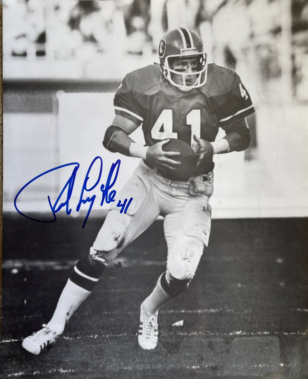 Rob Lyle Denver Broncos Autographed 8×10 In VG+ Michigan D 2010