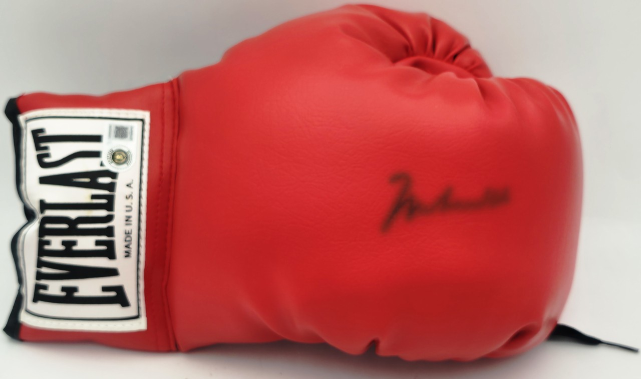 Muhammad Ali Signed Red Boxing Glove Beckett BAS #AG020299